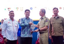 45 Anak Muda Bogor Dapat Anugerah, Dedie Rachim Bicara Estafet Menuju 2045 Wali Kota Bogor Dedie Rachim Menyerahkan Anugerah Generasi Emas Merah Putih. Foto: Pemkot Bogor