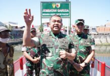 Jembatan Gantung Garuda di Surabaya Pangkas Jalur Warga, Tak Perlu Lagi Memutar hingga 6 Kilometer Kasad Jenderal TNI Maruli Simanjuntak meninjau Jembatan Gantung Garuda di Genting Kalianak, Surabaya, Rabu (2/9/2026). Foto: TNI AD