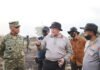 Karhutla Gambut Tak Cukup Dipadamkan dari Atas, Polri Uji Drone Thermal dan Pendinginan dari Bawah Tim gabungan menggunakan teknologi drone thermal dan sistem undercooling dalam penanganan karhutla gambut di kawasan Pengayuan, Banjarbaru. Foto: Polri
