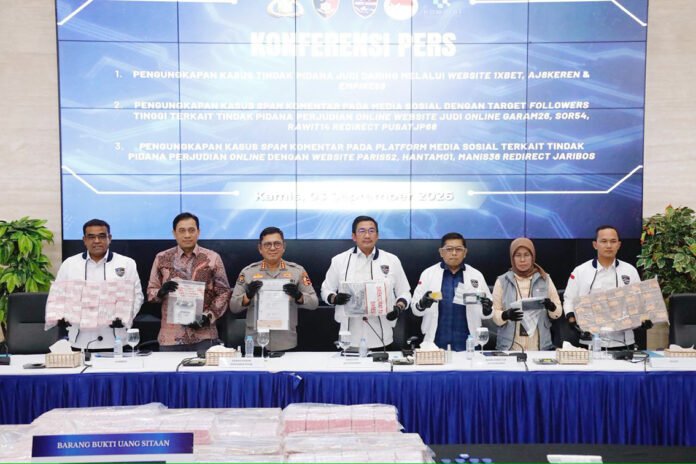 Bareskrim Polri menyampaikan pengungkapan tiga perkara perjudian online dalam konferensi pers di Jakarta, Kamis (3/9/2026). Foto: Bareskrim