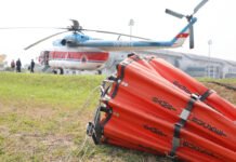 Karhutla Jambi Capai 1.879 Hektare, Satgas Andalkan Sekat Bakar dan Pendinginan Petugas melakukan penanganan dan pendinginan area terdampak kebakaran hutan dan lahan di Provinsi Jambi. Foto: Istimewa