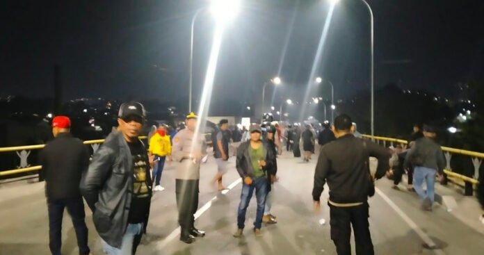 Situasi Jembatan Lalove Palu Usai Bentrokan Warga Nunu dan Tatura Utara. Foto: Harnas.id