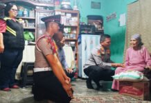 Tak Cuma Dididik Jadi Polisi, Siswa SPN Polda Metro Jaya Diajarkan Peduli Warga Siswa SPN Polda Metro Jaya Membagikan Bantuan Sembako kepada Warga dalam Kegiatan Jumat Berkah