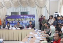 Karhutla Kalbar Capai 38.310 Hektare, BNPB Petakan Hot Spot dan Kejar Pemadaman Kepala BNPB memimpin rapat koordinasi penanganan karhutla di Kubu Raya. Foto: BNPB