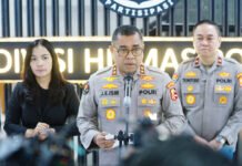 Polri-Basarnas Lanjutkan Pencarian 8 Awak Speedboat yang Hilang Kontak di Selat Sunda Kadiv Humas Polri Irjen Pol. Johnny Eddizon Isir