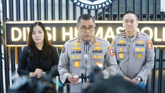 Kadiv Humas Polri Irjen Pol. Johnny Eddizon Isir