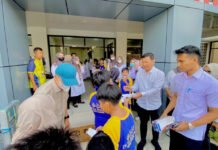 Kualitas Udara Bogor Membaik, Dedie Rachim Sambut Siswa Kembali ke Sekolah Wali Kota Bogor Dedie Rachim Menyambut Siswa di SDN Duta Pakuan Setelah Pembelajaran Tatap Muka Kembali Dibuka. Foto: Pemkot Bogor