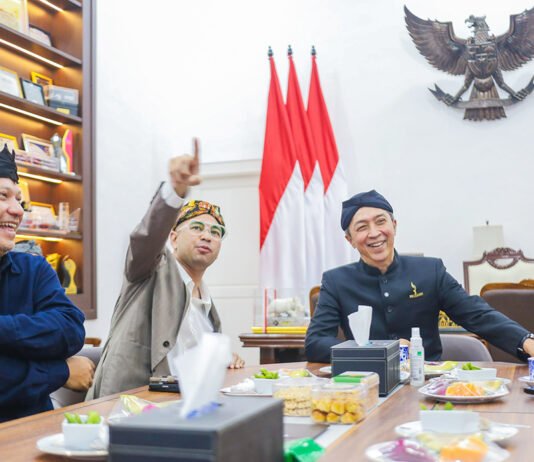Raffi Ahmad Lihat Sisi Lain Bogor: Heritage, Anak Muda, hingga RANS Carnival Raffi Ahmad bertemu Wali Kota Bogor Dedie A. Rachim di Balai Kota Bogor. Foto: Pemkot Bogor