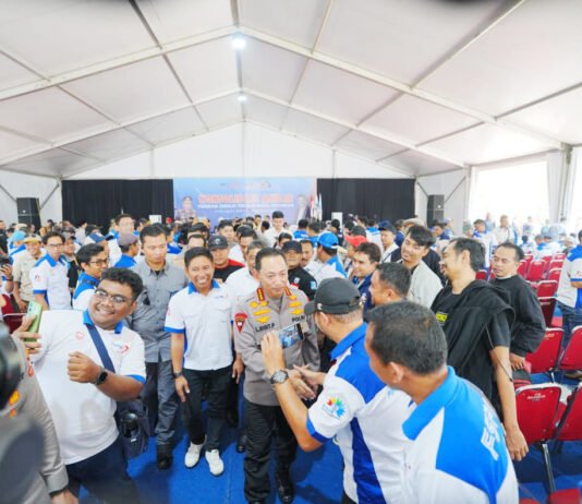 Kapolri Buka Suara soal Pungli dan Premanisme: Jangan Sampai Investor Ragu Masuk Indonesia Kapolri Listyo Sigit Prabowo Hadiri Konsolidasi Akbar FSPMI di Kawasan Industri MM2100 Bekasi. Foto: Polri