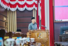 Kebakaran TPAS Galuga Belum Padam, 400 Personel Dikerahkan dan Water Bombing Disiapkan Wali Kota Bogor Dedie A. Rachim mengatakan penanganan kebakaran menjadi lebih intensif sejak Jumat malam. Hal itu disampaikan Dedie seusai mengikuti Rapat Paripurna DPRD Kota Bogor di Gedung DPRD Kota Bogor, Sabtu (12/9/2026). Foto: Pemkot Bogor