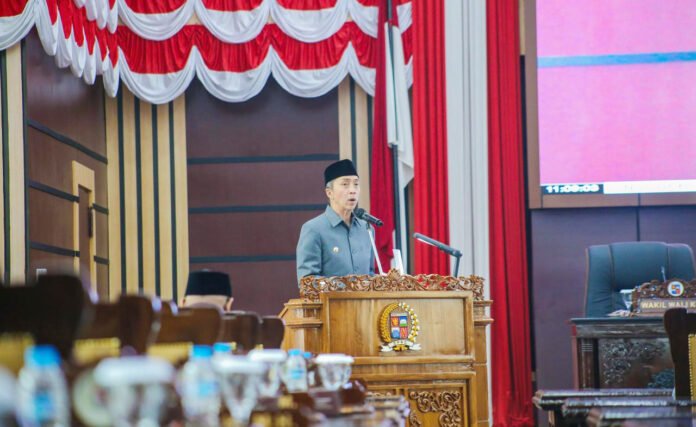 Wali Kota Bogor Dedie A. Rachim mengatakan penanganan kebakaran menjadi lebih intensif sejak Jumat malam. Hal itu disampaikan Dedie seusai mengikuti Rapat Paripurna DPRD Kota Bogor di Gedung DPRD Kota Bogor, Sabtu (12/9/2026). Foto: Pemkot Bogor Wali Kota Bogor Dedie A. Rachim mengatakan penanganan kebakaran menjadi lebih intensif sejak Jumat malam. Hal itu disampaikan Dedie seusai mengikuti Rapat Paripurna DPRD Kota Bogor di Gedung DPRD Kota Bogor, Sabtu (12/9/2026). Foto: Pemkot Bogor