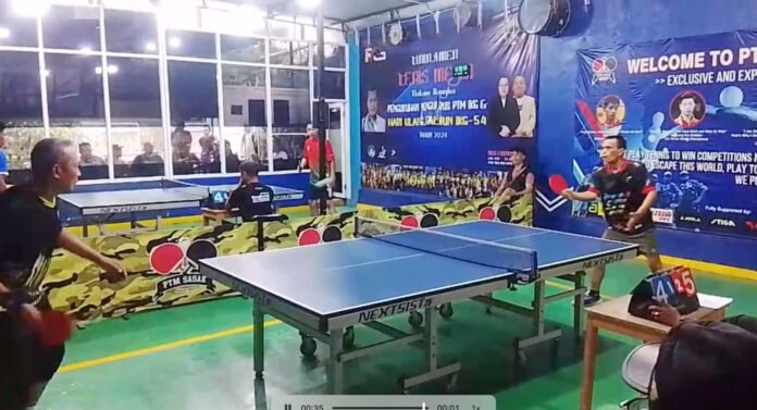 Atlet PTM Seven Spin Depok mengikuti Sasak The Challenger 2026 – Sasak Cup IV di Sasak Table Tennis Center, Kalimulya, Depok. Foto: Harnas.id