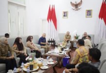 Pemkot Bogor Gandeng Danone, UMKM Disiapkan Tampil di Damping Award Wali Kota Bogor Dedie A. Rachim menerima audiensi perwakilan Danone Indonesia di Paseban Punta, Balai Kota Bogor, Senin (14/9/2026). Foto: Pemkot Bogor
