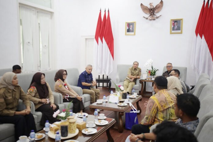 Wali Kota Bogor Dedie A. Rachim menerima audiensi perwakilan Danone Indonesia di Paseban Punta, Balai Kota Bogor, Senin (14/9/2026). Foto: Pemkot Bogor Wali Kota Bogor Dedie A. Rachim menerima audiensi perwakilan Danone Indonesia di Paseban Punta, Balai Kota Bogor, Senin (14/9/2026). Foto: Pemkot Bogor