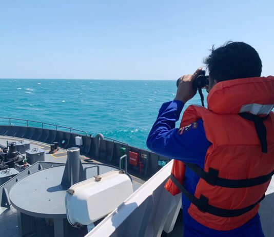 Gelombang 2,5 Meter, Kapal Polri Tetap Sisir Laut Cari Korban KM Virgo Kapal Polri Menyisir Perairan dalam Operasi Pencarian Korban KM Virgo Transport 8. Foto: Polri