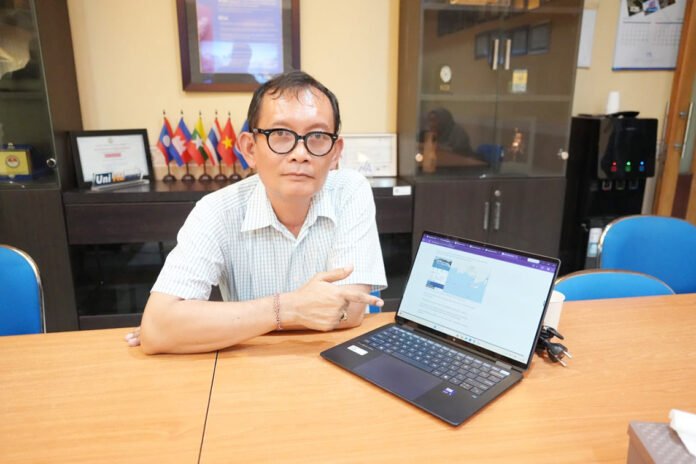 Prof Ir I Ketut Aria Pria Utama dari Departemen Teknik Perkapalan ITS saat menjelaskan kemungkinan yang memicu terbaliknya KM Virgo Transport 8. Foto: Humas ITS Prof Ir I Ketut Aria Pria Utama dari Departemen Teknik Perkapalan ITS saat menjelaskan kemungkinan yang memicu terbaliknya KM Virgo Transport 8. Foto: Humas ITS