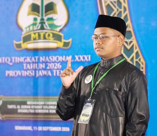 Tilawah Isyarat Masuk MTQ Nasional, Kemenag Apresiasi Program Al-Qur’an untuk Muslim Tuli Eksibisi Tartil Al-Qur’an Isyarat pada MTQ Nasional XXXI di Jawa Tengah. Foto: Harnas.id