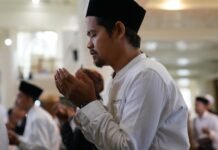Pemkot Bogor Gelar Doa dan Dzikir Bersama di Masjid Al Isra Peserta mengikuti rangkaian doa dan dzikir bersama di Masjid Al Isra, Kota Bogor, sebagai ikhtiar memohon perlindungan dan keselamatan. Foto: Harnas.id/ Ano Suwarno