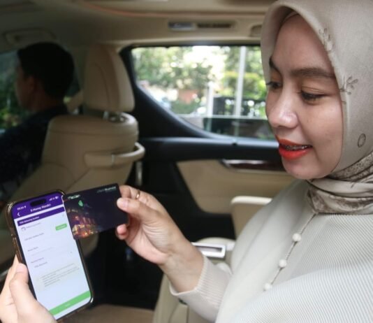 Transaksi Top Up Kartu Uang Elektronik via Muamalat DIN Tumbuh 180,52 Persen Foto: Nasabah melakukan transaksi isi ulang (top up) kartu uang elektronik melalui aplikasi Muamalat DIN di Jakarta, Kamis (17/9/2026).