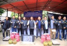 Bareskrim Bongkar Praktik Suntik LPG Subsidi di Tangsel, 910 Tabung Diamankan Petugas Bareskrim Polri mengamankan ratusan tabung LPG berbagai ukuran dalam pengungkapan dugaan penyalahgunaan LPG 3 kg bersubsidi di Pondok Aren, Tangerang Selatan. Foto: Harnas.id/ Istimewa