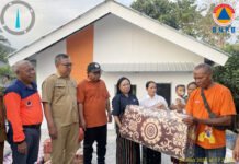 7 Huntara Sudah Diserahterimakan, BNPB Pastikan Tetap Aman Saat Gempa M5,3 Serah terima Huntara bagi warga terdampak gempa di Kabupaten Manggarai Timur, NTT. Foto: BNPB