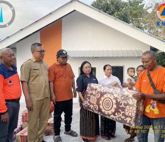 7 Huntara Sudah Diserahterimakan, BNPB Pastikan Tetap Aman Saat Gempa M5,3 Serah terima Huntara bagi warga terdampak gempa di Kabupaten Manggarai Timur, NTT. Foto: BNPB