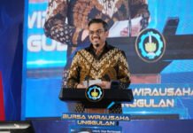 Menteri UMKM Soroti Inovasi Kampus yang Belum Banyak Masuk Pasar Menteri UMKM Maman Abdurrahman ST memproyeksikan percepatan transformasi tenant menjadi usaha mandiri yang berkelanjutan dalam Bursa Wirausaha Unggulan Jatim 2026. Foto: Humas ITS