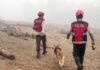 Polda Sumbar Kerahkan Dua K9 Herder Sisir Jalur Air Bah di Solok Personel Unit Polsatwa Polda Sumbar bersama K9 melakukan penyisiran di kawasan terdampak air bah di Solok. Foto: Polda Sumbar