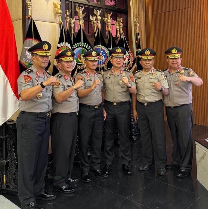 Irjen Pol Asep Ruswanda resmi menyandang pangkat jenderal bintang dua setelah mendapat kenaikan pangkat dari Brigjen Pol dalam upacara yang dipimpin Kapolri Jenderal Polisi Listyo Sigit Prabowo di Mabes Polri, Jakarta Selatan. Foto: Harnas.id
