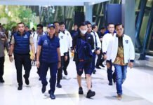 Buron Judi Online Internasional FP Ditangkap di Thailand, Pengendali Tiga Situs Dibawa ke Jakarta Buron Judi Online Internasional FP Dibawa ke Jakarta Setelah Ditangkap di Thailand. Foto: Harnas.id