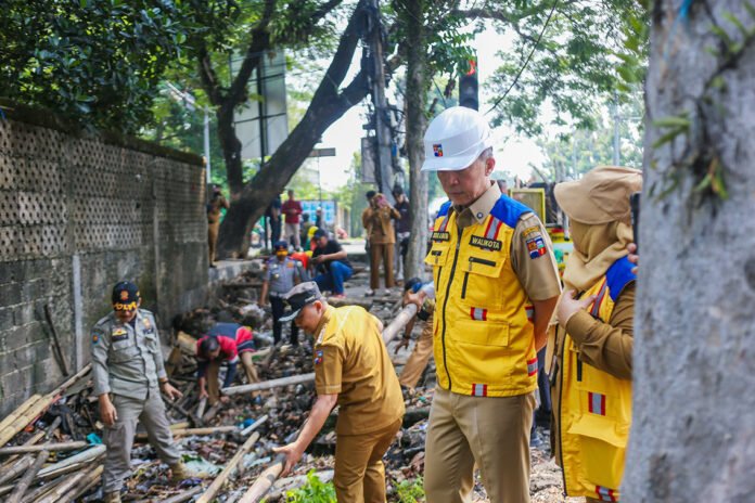 Wali Kota Bogor Tinjau Pembangunan Pedestrian di Jalan Raya Cifor. Foto: Pemkot Bogor