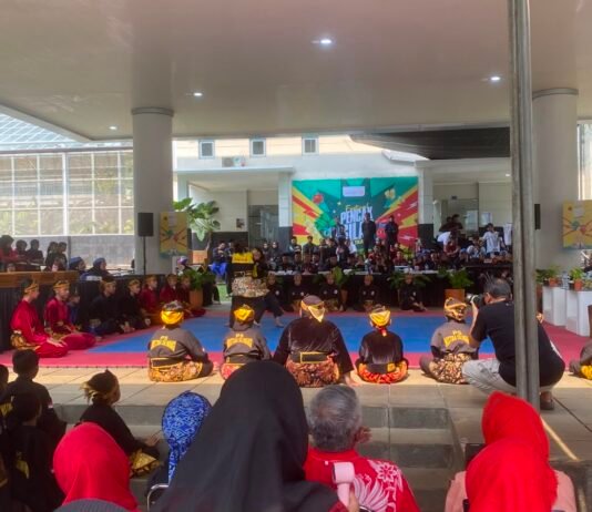 Pencak Silat Tak Sekadar Bertanding, Kebun Raya Bogor Jadi Ruang Regenerasi Budaya Ratusan pesilat mengikuti Festival Pencak Silat Seni Tradisi Kebun Raya Bogor Cup IV 2026 di Kebun Raya Bogor, 25–27 September 2026. Kegiatan ini menjadi ruang kompetisi sekaligus regenerasi pencak silat lintas generasi. Foto: Harnas.id