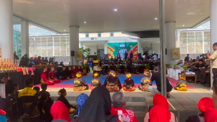 Pencak Silat Ratusan pesilat mengikuti Festival Pencak Silat Seni Tradisi Kebun Raya Bogor Cup IV 2026 di Kebun Raya Bogor, 25–27 September 2026. Kegiatan ini menjadi ruang kompetisi sekaligus regenerasi pencak silat lintas generasi. Foto: Harnas.id