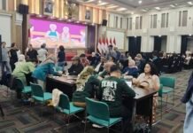 Menkomdigi Apresiasi Layanan Cek Kesehatan Gratis untuk Wartawan Senior: Wartawan Sehat, Negara Kuat Menteri Komunikasi dan Digital (Menkomdigi) Meutya Hafid menyampaikan sambutan dalam kegiatan pelayanan Cek Kesehatan Gratis bagi anggota Serikat Wartawan Senior Indonesia (SWSI) di Kantor Kementerian Kesehatan, Jakarta Selatan, Senin (26/10/2026). Foto: Harnas.id