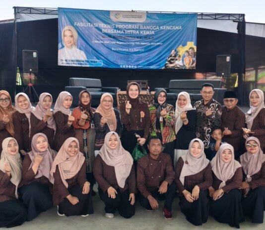 Komisi IX DPR RI dan BKKBN Jatim Dorong Penguatan Keluarga Menuju Indonesia Emas 2045 di Sidoarjo