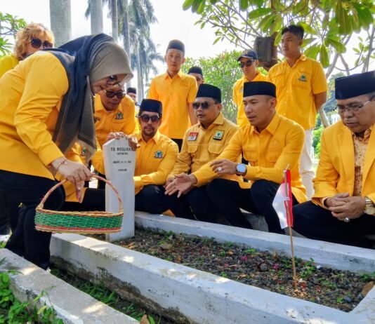 HUT ke-62 Golkar, DPD Kota Bogor Tabur Bunga di TMP Dreded dan Bagikan 620 Paket Nasi Kuning