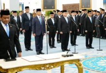 18 Pejabat Dilantik Prabowo, Listyo Sigit Geser ke KSP dan Suyudi Jadi Kapolri 18 dilantik pejabat di Istana Negara Jakarta. Foto: Dok. Sekretariat Presiden