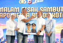 Kapolresta Bogor Kota Berganti, Dedie Rachim Pastikan Pintu Komunikasi Pemkot Terbuka Wali Kota Bogor Dedie A. Rachim menghadiri pisah sambut Kapolresta Bogor Kota di Mako Polresta Bogor Kota. Foto: Pemkot Bogor