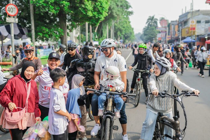 Wakil Wali Kota Bogor Jenal Mutaqin memantau pelaksanaan CFD di Jalan Sudirman. Foto: Pemkot Bogor