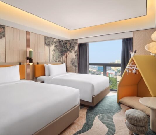 Sari Pacific Jakarta Perbarui Kamar dan Fasilitas, Hadirkan Sari Premium hingga Gym Baru Sari Pacific Jakarta menghadirkan tipe kamar Sari Premium dan Grand Sari Premium serta fasilitas gym dan spa baru sebagai bagian dari proses restorasi hotel. Foto: Harnas.id