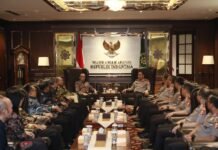 Kapolri Suyudi Ario Seto Sambangi MA, Perkuat Sinergi Penegakan Hukum Kapolri Jenderal Polisi Suyudi Ario Seto bertemu Ketua Mahkamah Agung RI Sunarto dalam kunjungan ke Gedung Balairung MA, Jakarta, untuk memperkuat koordinasi dan kolaborasi penegakan hukum. Foto: Harnas.id