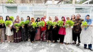 Lokakarya Women & Climate Action 2026 tentang perempuan, ekoteologi, dan hidroponik di Pesantren Al-Ihya, Bogor. (Dok. The Lead Institute Universitas Paramadina)