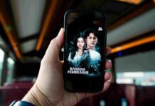 MAXStream TV Eksplorasi AI Lewat Film Thriller Psikologis Rahasia Pernikahan MAXStream TV mengeksplorasi penggunaan kecerdasan buatan dalam produksi film Rahasia Pernikahan dengan tetap menempatkan kreativitas manusia sebagai pengendali proses kreatif. Foto: Istimewa