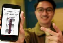 iPhone 18 Pro dan Pro Max Resmi Tersedia di Indonesia, Telkomsel Tawarkan Bundling Mulai Rp1 Juta Telkomsel menghadirkan pilihan bundling iPhone 18 Pro dan iPhone 18 Pro Max melalui paket Halo dan SIMPATI, dengan kuota internet dan potongan harga melalui penukaran Telkomsel POIN. Foto: Harnas.id