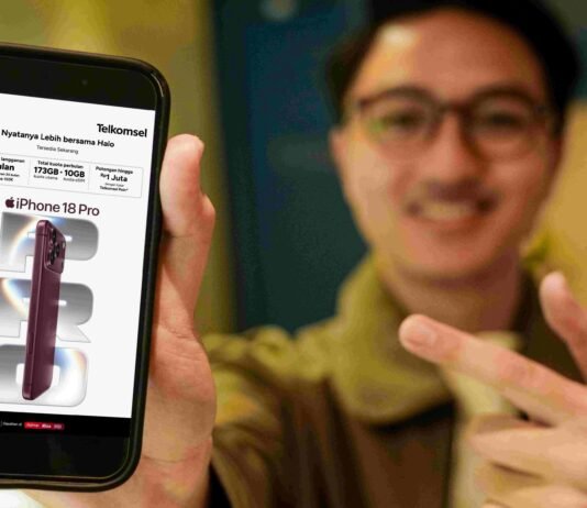 iPhone 18 Pro dan Pro Max Resmi Tersedia di Indonesia, Telkomsel Tawarkan Bundling Mulai Rp1 Juta Telkomsel menghadirkan pilihan bundling iPhone 18 Pro dan iPhone 18 Pro Max melalui paket Halo dan SIMPATI, dengan kuota internet dan potongan harga melalui penukaran Telkomsel POIN. Foto: Harnas.id