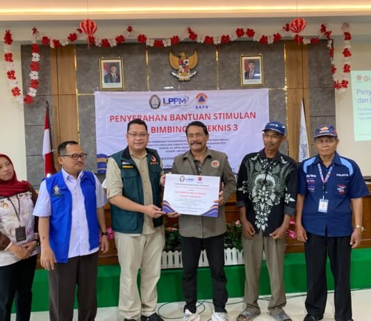 Bangkitkan Usaha Lokal Demak, BNPB dan Undip Berikan Bantuan Stimulan dan Pendampingan Pascabencana