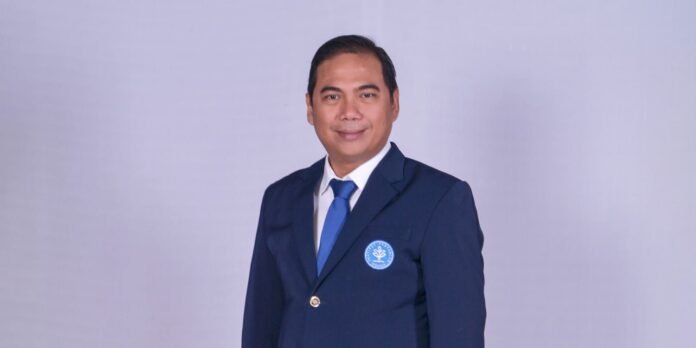 alim setiawan Rektor IPB University Alim Setiawan Slamet tiba di Istana Kepresidenan, Jakarta, Kamis (15/10/2026), di tengah agenda pelantikan pejabat pemerintahan. Foto: IPB University