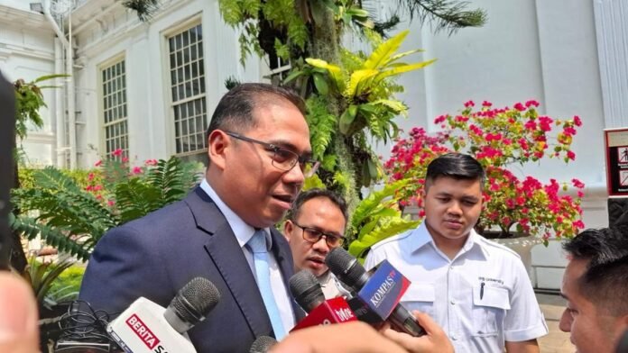 ipb alim Dr Alim Setiawan Slamet resmi dilantik sebagai Wakil Menteri Pertanian RI di Istana Negara, Jakarta, Kamis (15/10/2026). Sebelum mendapat penugasan di pemerintahan, Alim menjabat sebagai Rektor IPB University. Foto: Istimewa