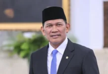 Prabowo Lantik Kristomei Sianturi Jadi Kepala BNPB, Karhutla dan Pemulihan Bencana Jadi Tantangan Presiden Prabowo Subianto melantik Letjen TNI Kristomei Sianturi sebagai Kepala BNPB di Istana Negara, Jakarta, Kamis (15/10/2026). Kristomei menggantikan Letjen TNI Suharyanto. Foto: Istimewa