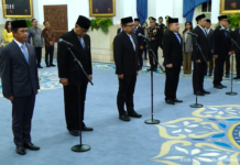 Prabowo Lantik Maruli Simanjuntak Jadi Wakil Panglima TNI, Tandyo Budi Jabat KSAD Presiden Prabowo Subianto melantik Jenderal TNI Maruli Simanjuntak sebagai Wakil Panglima TNI dan Jenderal TNI Tandyo Budi Revita sebagai KSAD di Istana Negara, Jakarta, Kamis (15/10/2026). Foto: Setpres